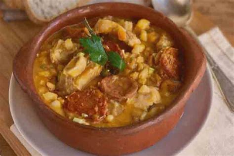Locro criollo: cuáles son los orígenes del plato típico argentino y los secretos para cocinarlo